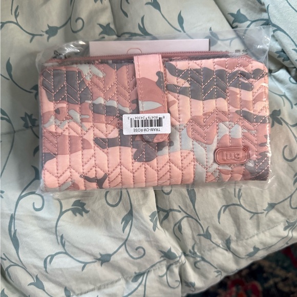 Lug Tram wallet in Camo Rose - Picture 5 of 7